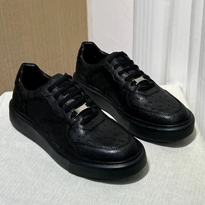 Tenis para hombre de cuero genuino de avestruz completamente negras diseño clásico - Imagen 1 de 9