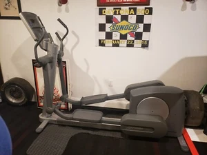 Life Fitness 95Xi Elliptical Cross Trainer-Used - Picture 1 of 3