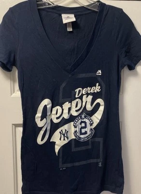 Camisa para mujer Majestic New York NY Yankees Derek Jeter Team Captain talla pequeña Foto 1 de 4