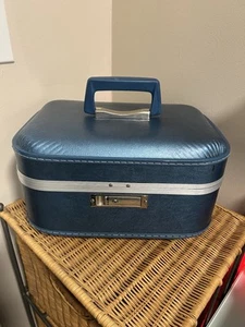Vintage 1970’s Trojan Carry-On Train Case In Near Excellent Conditions W/ 2 Keys - Picture 1 of 12