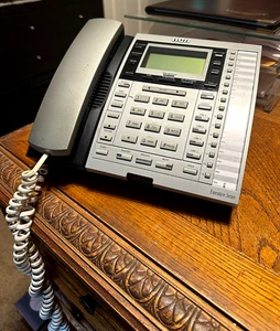 RCA EXECUTIVE SERIES 25413RE-A 4-LINE SYSTEM PHONE NO POWER ADAPTER - Picture 1 of 2