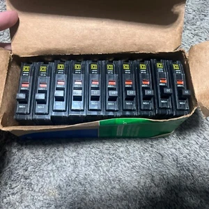 Square D QOB120 Circuit Breaker. (BOX OF 10) 20A 1 Pole Bolt On 120/240 VAC - Picture 1 of 3