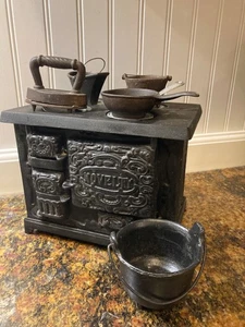 Antiker Kenton Neuheit schwarzer Gusseisen Spielzeug Ofen mit Zubehör - Bild 1 von 14
