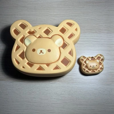 Rilakkuma Waffle Squishy + Mini Waffle Squishy in omaggio - Immagine 1 di 4