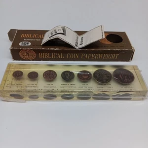 Pisapapeles moneda bíblica Lucite 1969 envoltura interior sellada y folleto informativo - Imagen 1 de 5