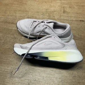 Women's Nike Versair Platinum Violet DZ3547-003 Size 9 - Picture 1 of 10