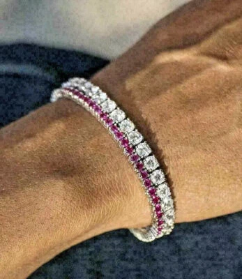 Brazalete de diamantes para hombre de corte redondo de 15 quilates con rubí rojo creado en laboratorio enchapado en oro blanco de 14 quilates Foto 1 de 4