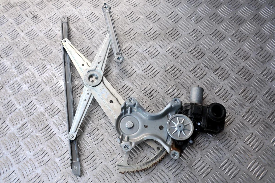 Lexus RX450h 2016-2022 GYL25 front left window motor and regulator - Image 1 of 3