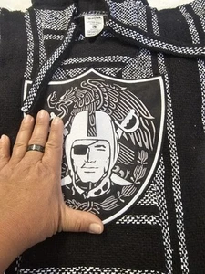 Poncho Sueter Nuevo Con Parche De 10 Pulgadas - Picture 1 of 2