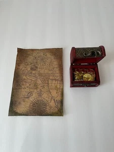 Mappa dei pirati con scrigno del tesoro e monete di plastica - Foto 1 di 12