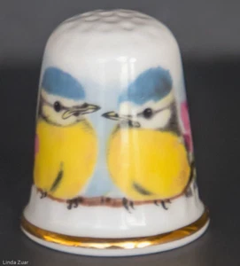 China de Colección Renaissance Bone con Puntas Azules Dedal Coleccionable y Oro COMO NUEVO - Imagen 1 de 7