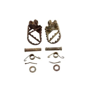 KTM 520 EXC 2000-2003 REPOSAPIÉS CLAVIJAS IZQUIERDA DERECHA STOCK PLATEADO - Imagen 1 de 8
