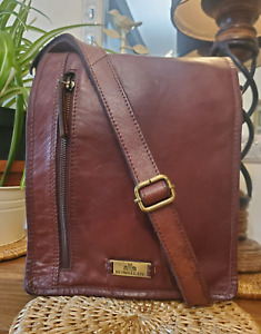 Vintage  ROWALLAN Handmade LEATHER Tan Satchel Messenger Bag Medium