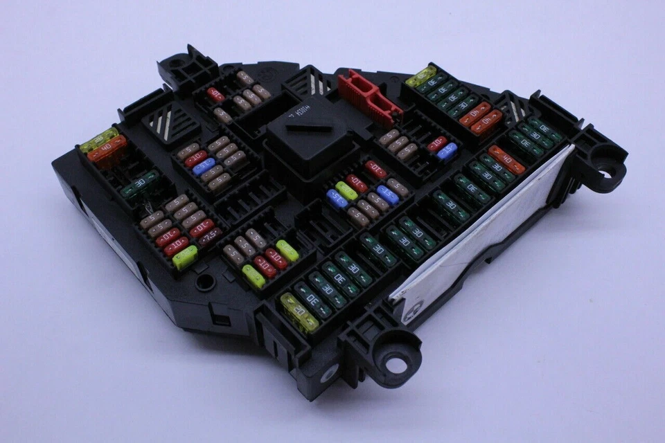 2011 BMW 750Li Fuse Relay Box Rear OEM Used - Изображение 1 из 4