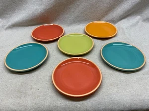 6 Crate & Barrel Dessertteller 6" leuchtend blau orange rot türkis Steinzeug - Bild 1 von 3