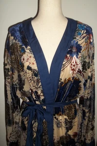 Willow & Clay Morgenmantel Kimono Top/Morgenmantel L/XL blau gold Blumen Samt Ausbrenner Neu mit Etikett - Bild 1 von 8