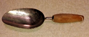 Vintage A & J Androck Level Full 1/4 Cup Measuring Scoop Wood Handle - Picture 1 of 4
