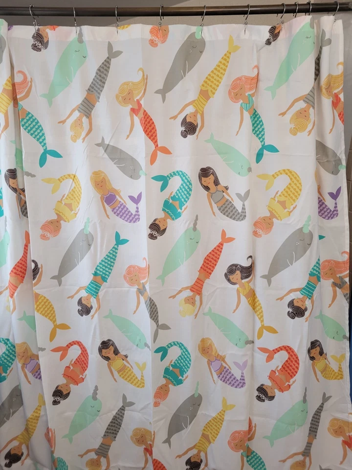 Cortina de ducha de tela Pillowfort "Sirenas" Foto 1 de 3