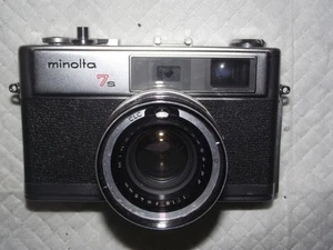 CÁMARA FOTOGRÁFICA MINOLTA HI-MATIC 7S, 35 MM CON LENTE ROKKOR PF 45 MM F1.8, COMO NUEVA - Imagen 1 de 7