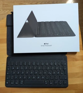 Deutsche Tastatur iPad 7/8/9, Air 3, Pro 10,5" - iPad Smart Keyboard - Bild 1 von 2