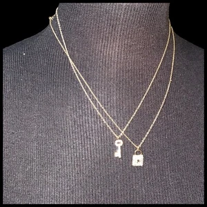 Anhänger Halsketten Set Ton feine Kette Pavé Kristall Schloss und Schlüssel 17 - 19" Paar - Bild 1 von 8