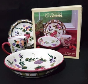 Oneida ERDBEERKARIERT Obst 3-teiliges Set SALATTELLER GETÜSLISCHÜSSEL KAFFEETASSE TASSE - Bild 1 von 9