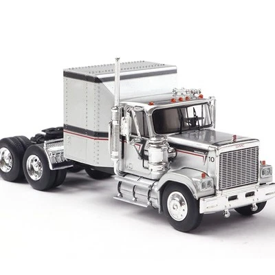 IXO 1/64 Scala 1980 GMC Generale - Argento Con / Nero e Rosso Strisce Americano - Immagine 1 di 4