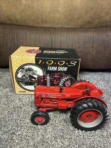 International Harvester I-9 Diesel Tractor 1993 Farm Toy Show Ertl 1/16 Case - Picture 1 of 4