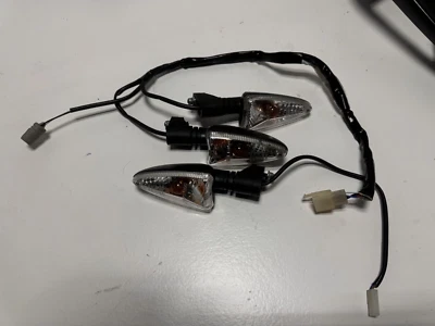 17, 19, 20 Aprilia Shiver 750 900 Front/Rear Turn Signal Indicator Light - Image 1 of 4
