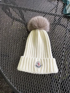 Damen Moncler "Berretto" Wollweiß mit Bommelmütze Echtes Fell Mütze - Bild 1 von 7