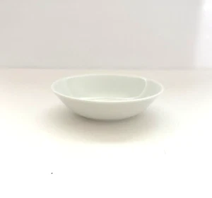 Crate and Barrel Small "Aspen" Porcelain Bowl 5.25" Diameter x 1.25" Height - Picture 1 of 6