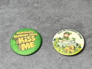 Kiss My Blarney Stone Leprechaun St Patricks Day Hallmark Button Pin VTG Lot - Picture 1 of 7