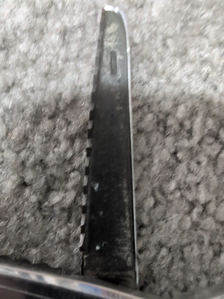 SIGNATURE SERIES 7 1/2" Right / Left HAND PINKING SHEARS SCISSORS  - Image 1 of 1