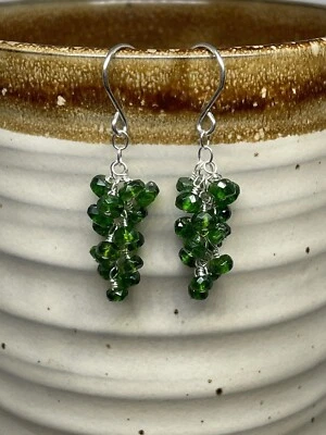 Pendientes colgantes de plata de ley con diopsido cromado, pendientes con racimo de gemas verdes Foto 1 de 4