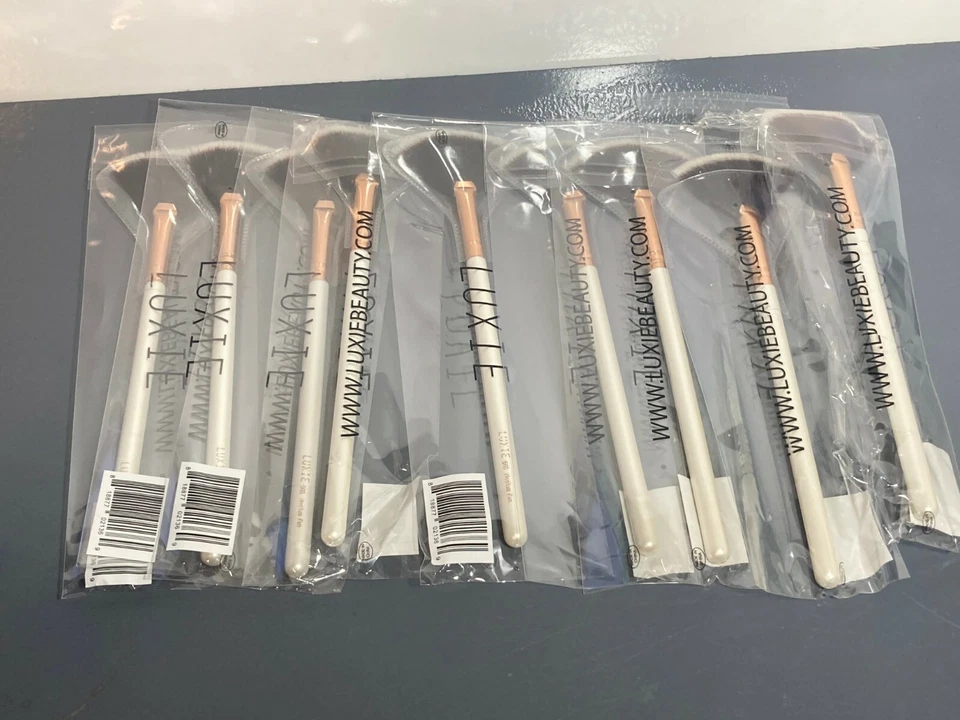 9X LUXIE BEAUTY Flawless 560 Medium Fan Contouring Brush Brand New Sealed - Image 1 of 1