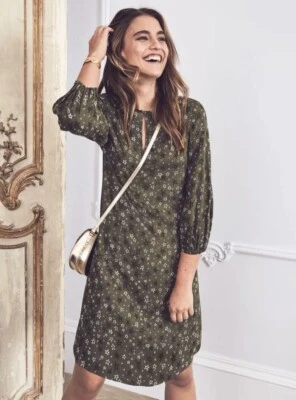 BNWT Boden Vanessa Dress Size 18R Khaki Green Keyhole Neck Relaxed Stars W0303 - Image 1 of 4