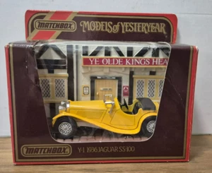 Y 1 1936 Jaguar SS100 gelb Models of Yesteryear Matchbox in J Box Diorama - Bild 1 von 2