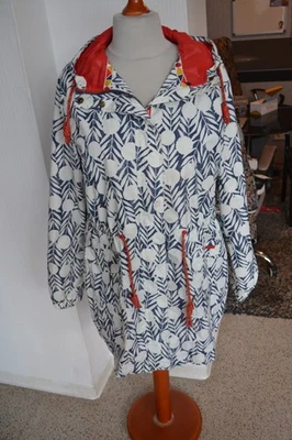 Regenmantel von Weirdfish in Gr. 16 oder 44 mit Kapuze - Bild 1 von 4