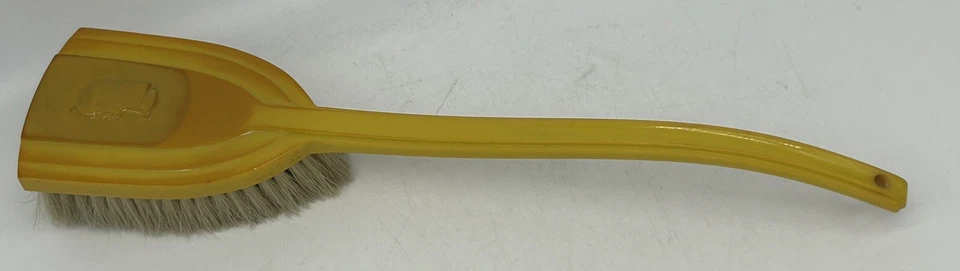 Cepillo de tocador Art Deco amarillo baquelita estilo egipcio Foto 1 de 4