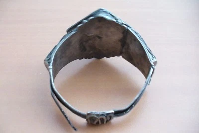 ANCIEN BRACELET AVEC CACHE A POISON - MOYEN ORIENT??  EN  ARGENT TRÈS RARE  !  - Photo 1/4
