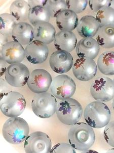 20 x Multi Coloured Leaf Pattern Frosted Clear Glass Round Beads - Size 8mm. - Picture 1 of 6