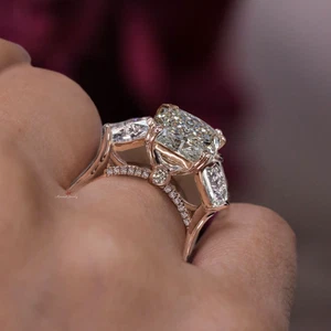 Cushion Cut Moissanit Ring 14 Karat Gelbgold 3 Steine Cocktail Ehering - Bild 1 von 8