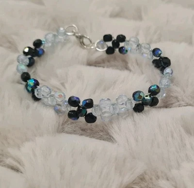 Ein Armband aus großen, funkelnden, durchscheinenden Perlen. Handgefertigt. - Bild 1 von 3