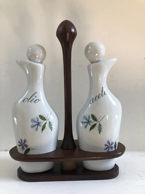 Contenedores de cerámica de aceite y vinagre italianos modernos de mediados de siglo en carrito de madera Foto 1 de 4