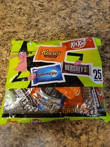Hershey Assortimenti di Cioccolato al Latte Formato Snack, Caramelle Halloween, Sacchetto 13,08 Oz - Foto 1 di 2