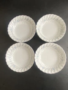 Juego de 4 cuencos de bayas Johnson Bros Snowwhite Regency flores azules de 5” - Imagen 1 de 3