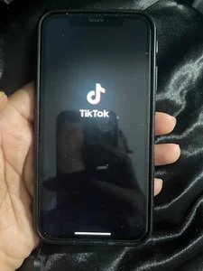 Apple iPhone XR - 64GB (Unlocked)  (WITH TIKTOK AND CAPCUT APP  INSTALLED) - Afbeelding 1 van 4