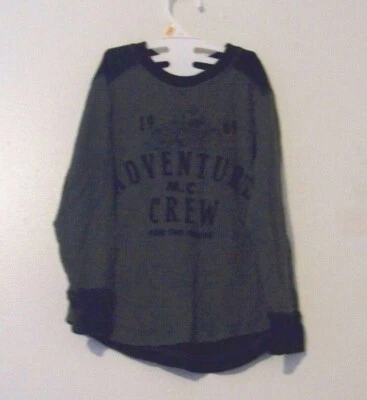 Camisa negra y gris para niños Gap talla 5 con letras de terciopelo negro elevada ¡¡USADA EN EXCELENTE ESTADO!!! Foto 1 de 3