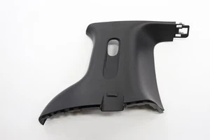Chrysler Pacifica 2017-2025 trasero derecho pilar C moldura panel OEM NEGRO_875 - Imagen 1 de 10