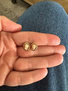 9ct gold cameo earrings - Picture 1 of 1